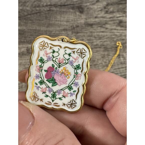 Vintage Porcelain Pendant Franklin Mint Valentine Sweetheart 18” Chain Floral - Picture 4 of 13